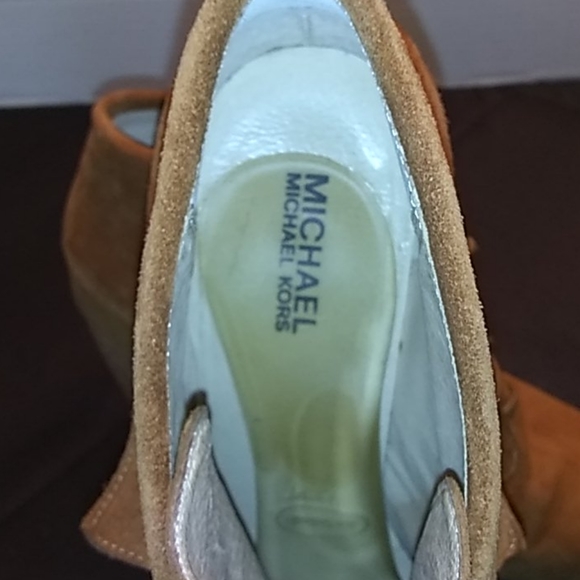Michael Kors suade ankle boots. - Picture 6 of 9